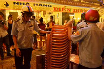 Ông Đoàn Ngọc Hải chỉ đạo xử phạt nhà hàng của mẹ vợ