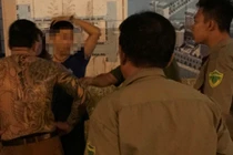 TP.HCM: Đánh vợ cũ dã man giữa đại lộ đông người 