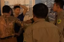 TP.HCM: Đánh vợ cũ dã man giữa đại lộ đông người 