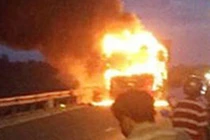 TPHCM: Kinh hoàng anh em ruột tự thiêu trên cầu