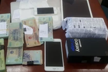 Bảo vệ trộm điện thoại hơn 1,5 tỷ tặng gia đình bạn gái