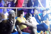 Dân chơi tháo chạy khi cảnh sát ập vào quán bar trung tâm Sài Gòn