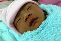 Xót xa cảnh bé sơ sinh “đếm từng giờ” được ở bên mẹ