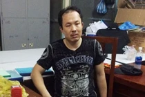 Cảnh sát khống chế tội phạm có 2 khẩu súng, đạn lên nòng