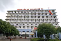 Hy hữu: Đang rửa mặt, sợi chỉ dài 35cm lòi ra từ mũi