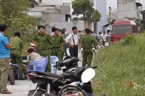 Bàng hoàng phát hiện thi thể bé sơ sinh quấn trong chăn