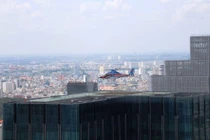 Xem trực thăng hạ cánh trên nóc tòa nhà giữa trung tâm Sài Gòn