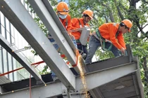 Lấn chiếm vỉa hè, chủ tòa nhà Saigon Centre mất mái che