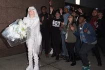 Lady Gaga hóa cô dâu quái dị