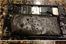 Khủng khiếp hình ảnh iPhone thành "thịt nướng" khi pin phát hỏa