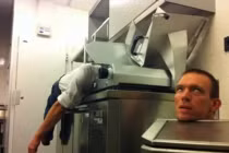 Hết hồn với loạt ảnh “người một nơi, đầu một nẻo” 