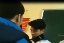 Xôn xao clip thầy giáo tát học sinh giữa lớp