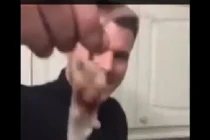 10 hình ảnh tự sướng quái đản với rượu