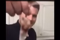 10 hình ảnh tự sướng quái đản với rượu