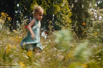 Hình ảnh đáng yêu của Viviene Pitt trên phim cùng mẹ Angelina