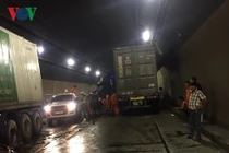 Tai nạn trong hầm đường bộ Hải Vân, ách tắc giao thông Bắc- Nam