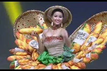 H'Hen Niê gây náo nhiệt Miss Universe 2018 bằng trang phục "bánh mì"