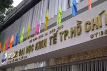 "Khui" sự thật giảng viên ĐH Kinh tế TP HCM "gạ tình" nam sinh