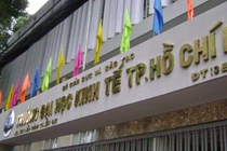 "Khui" sự thật giảng viên ĐH Kinh tế TP HCM "gạ tình" nam sinh