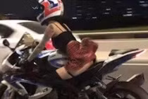 Cô gái “náo loạn” vì hớ hênh váy ngắn đi xe phân khối lớn