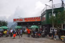 Nhà nghỉ Mã Pì Lèng Panorama sắp tháo dỡ du khách vẫn kéo đến selfie, chụp ảnh cưới