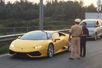 Siêu xe Huracan của Cường Đô la bị CSGT “tóm sống“