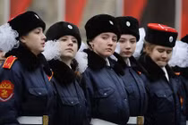 Vẻ đẹp nữ binh sĩ trong ngày kỷ niệm duyệt binh Cách mạng tháng 10 Nga