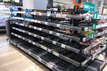 Người dân Nhật Bản vét sạch siêu thị, dự trữ chống siêu bão Hagibis