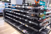 Người dân Nhật Bản vét sạch siêu thị, dự trữ chống siêu bão Hagibis