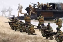 NATO tăng cường tập trận, tướng lĩnh Nga như "ngồi trên đống lửa"? 