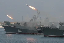 Tàu chiến hải quân Nga bất ngờ khai hỏa dữ dội sát lãnh hải Israel 
