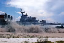 Trung Quốc thất bại toàn tập trong dự án đóng tàu đổ bộ Zubr