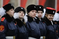 Vẻ đẹp nữ binh sĩ trong ngày kỷ niệm duyệt binh Cách mạng tháng 10 Nga