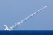 Tàu ngầm Nga bất ngờ phóng tên lửa hành trình Kalibr vào chiến trường Syria