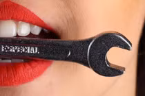 Sản phẩm làm trắng răng có thể gây tổn thương răng như thế nào?