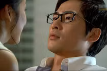 Chồng quỳ xuống khóc lóc xin tha thứ khi ôsin đưa thứ ấy cho tôi