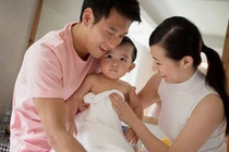 Vợ hành xử cao tay khi vô tình phát hiện chồng có con riêng