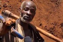 "Dị nhân" tự đào gần 2 km đường bằng tay không 6 ngày