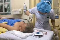 Sức khỏe học sinh bị cọc sắt đâm xuyên đầu khi học thể dục thế nào?