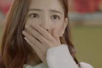 Ngã quỵ khi phát hiện bí mật chồng giữ kín 10 năm trong ví