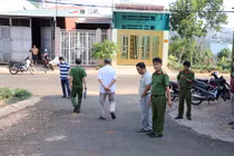 Nam sinh lớp 11 bị đâm chết khi tan trường