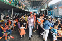 Nắng nóng kéo dài, bệnh viện ở Sài Gòn đông nghịt