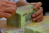 Trộm con dấu để vay tiền tỷ không trả, hiệu phó bị bắt