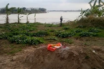 Vụ người phụ nữ chết bất thường đê Sông Đuống: Công an vào cuộc