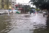 Nước tấn công, biến đường thành phố Hải Dương thành sông 