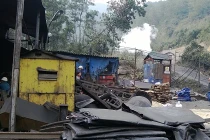 Hiện trường sập lò than 6 người chết vẫn nghi ngút khói