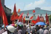 Công nhân tuần hành ôn hòa yêu cầu TQ rút giàn khoan 