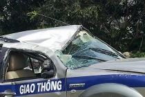 Xe Thanh tra giao thông lật ngửa, 3 cán bộ may mắn thoát chết