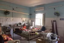 Hàng trăm công nhân nhập viện do ngộ độc thực phẩm