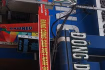 Vào khách sạn theo dõi vợ ngoại tình, đâm chí mạng tình địch